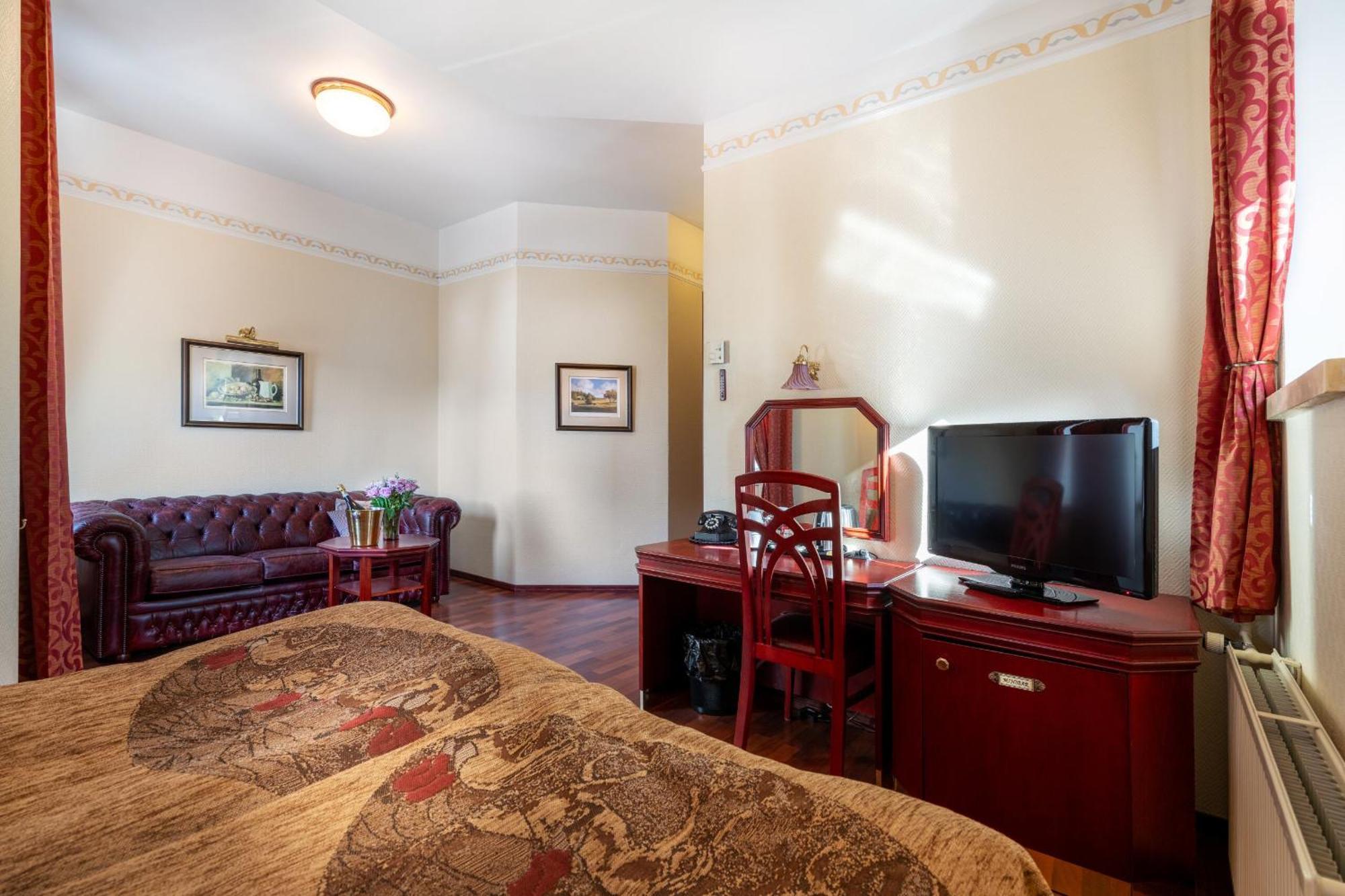 Hotel Astor Вааса Екстер'єр фото